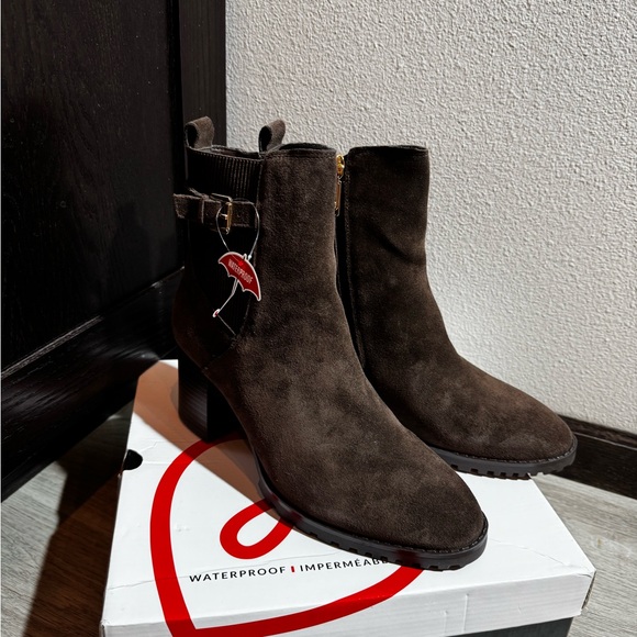 Blondo Shoes - NWT Blondo Dark Brown Suede Heeled Boots